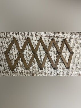 Brown Expandable Wooden Wall Hook Rack - Home Wall Decor